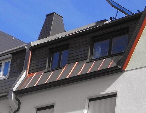 Dach mit Kupferfuß